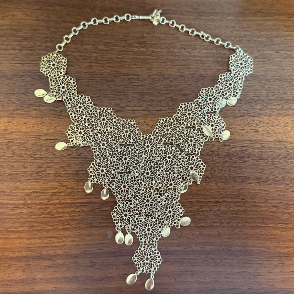 Elegant Gold Lace Necklace